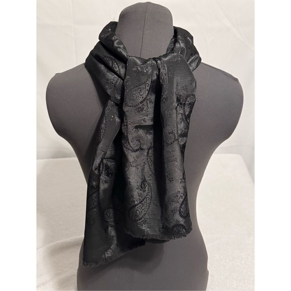 BERKSHIRE HANDKRCHF Black Paisley Scarf